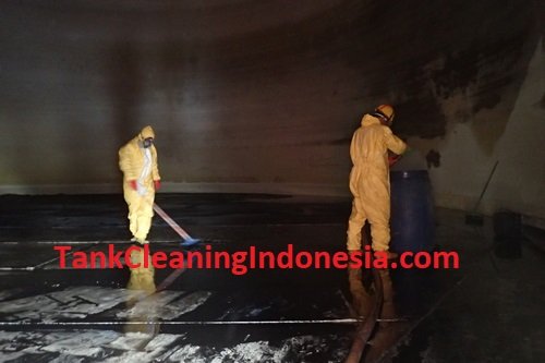CLEANING TANKI T2 EX. CSL DI PT. AKR CORPORINDO TBK – TERMINAL AKR MEDAN