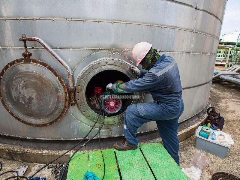 Tank Cleaning Kapal Makassar