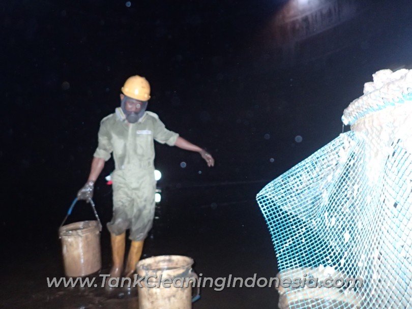 iga25h37 - jasa tank cleaning tangki silo kapal industri